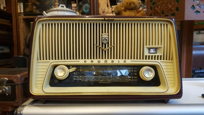 Antika Grundig Radyo