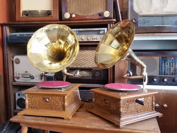 Antika Görünümlü Gramofon