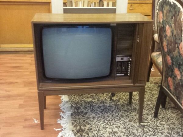 Ayaklı Antika Grundig Televizyon
